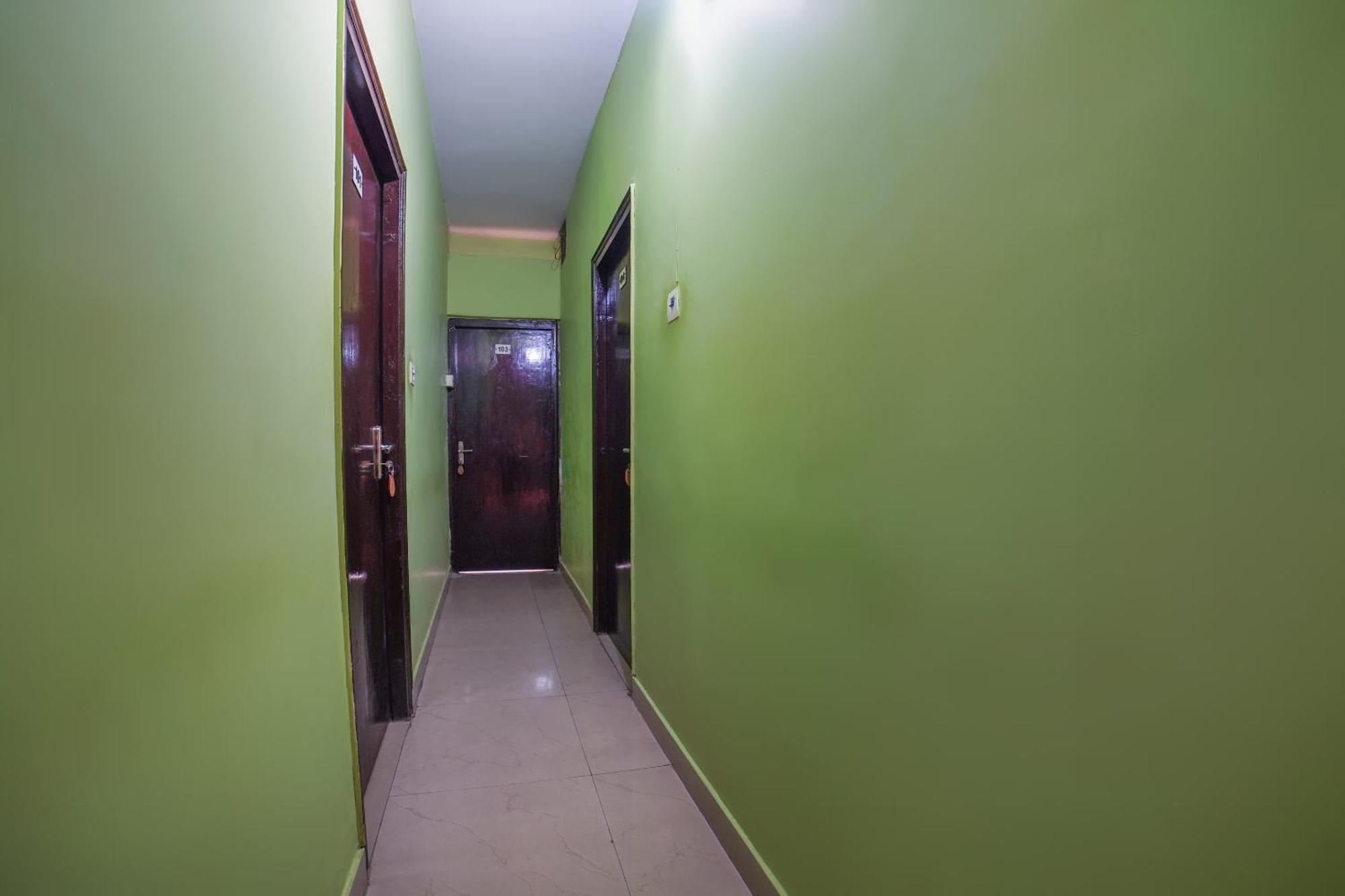 Spot On Komfort Guest House Rudrapur Exterior foto