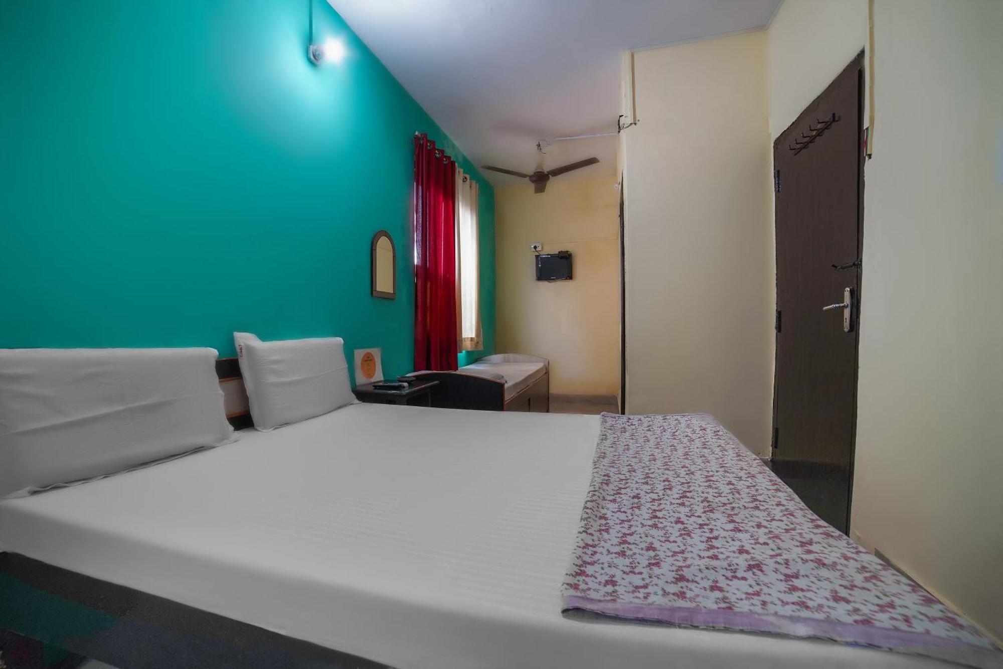 Spot On Komfort Guest House Rudrapur Exterior foto