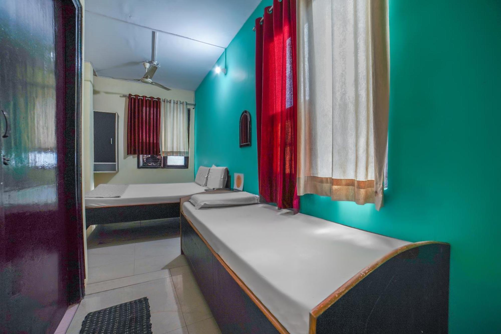 Spot On Komfort Guest House Rudrapur Exterior foto